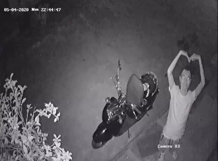 momen lucu waktu orang kelihatan di CCTV © 2021 1cak.com