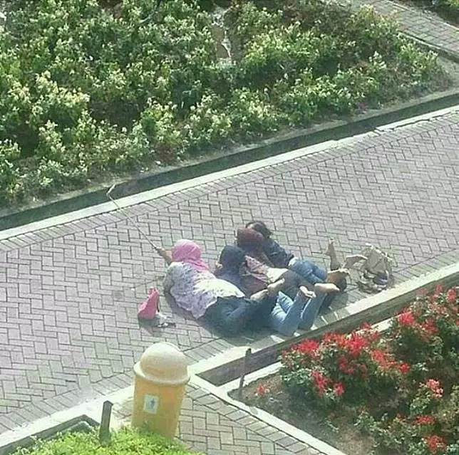 momen lucu waktu orang kelihatan di CCTV © 2021 1cak.com