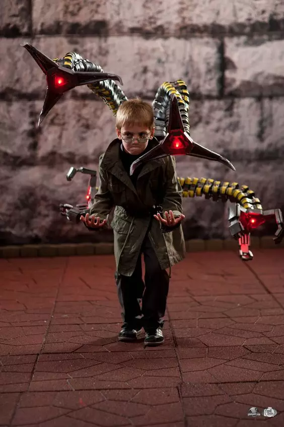 7 Potret cosplay karakter Doctor Octopus berbagai sumber