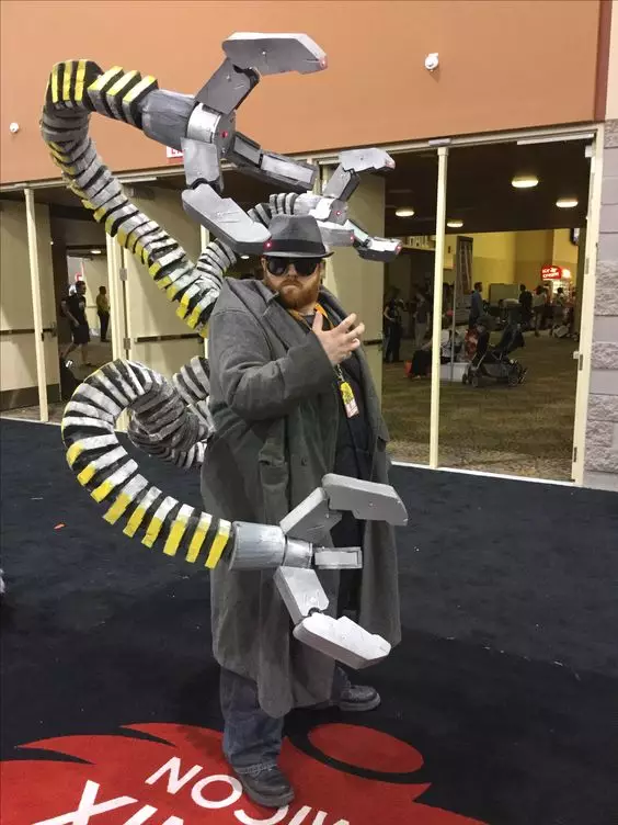 7 Potret cosplay karakter Doctor Octopus berbagai sumber