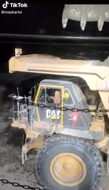 Wanita kerja sebagai supir dump truk tambang © TikTok/@maybarisi