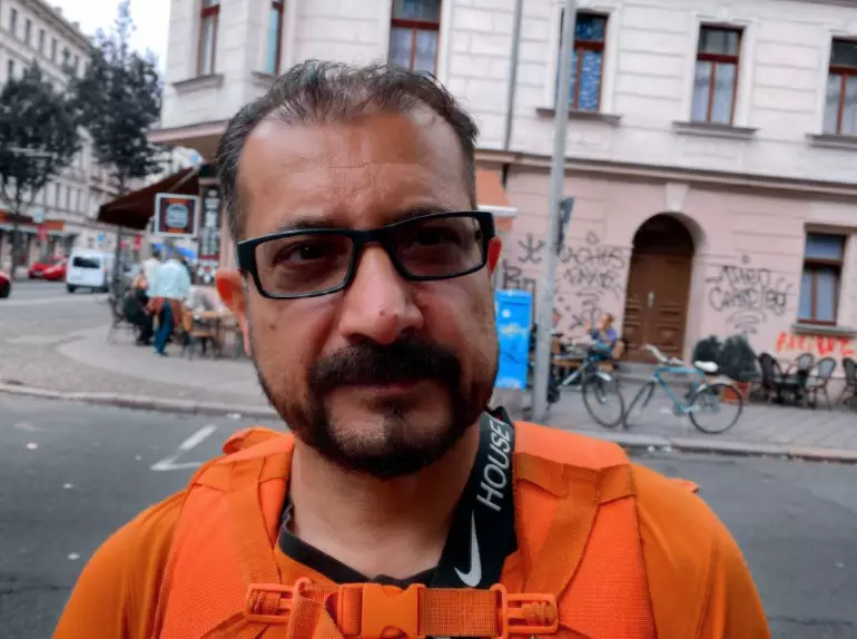 Kabar Menteri Afghanistan jadi kurir pizza di jerman viral © Twitter/@josamania