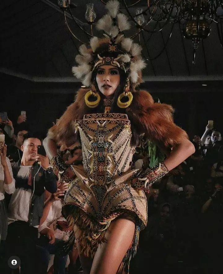 Kostum unik Indonesia di ajang kecantikan Internasional Berbagai sumber  Kostum unik Indonesia di ajang kecantikan Internasional Berbagai sumber