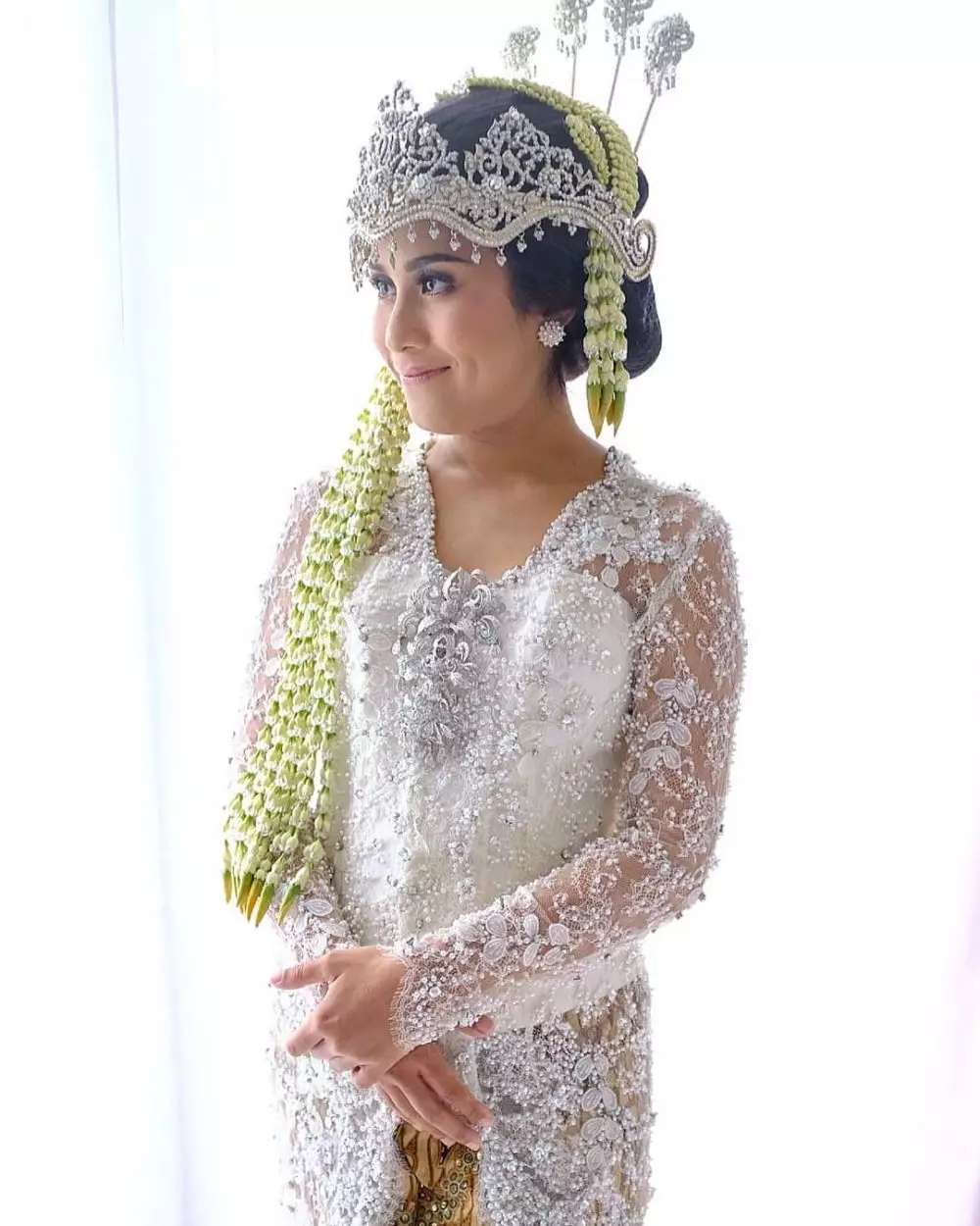 seleb pakai busana renzi lazuardi saat menikah © instagram seleb pakai busana renzi lazuardi saat menikah © instagram