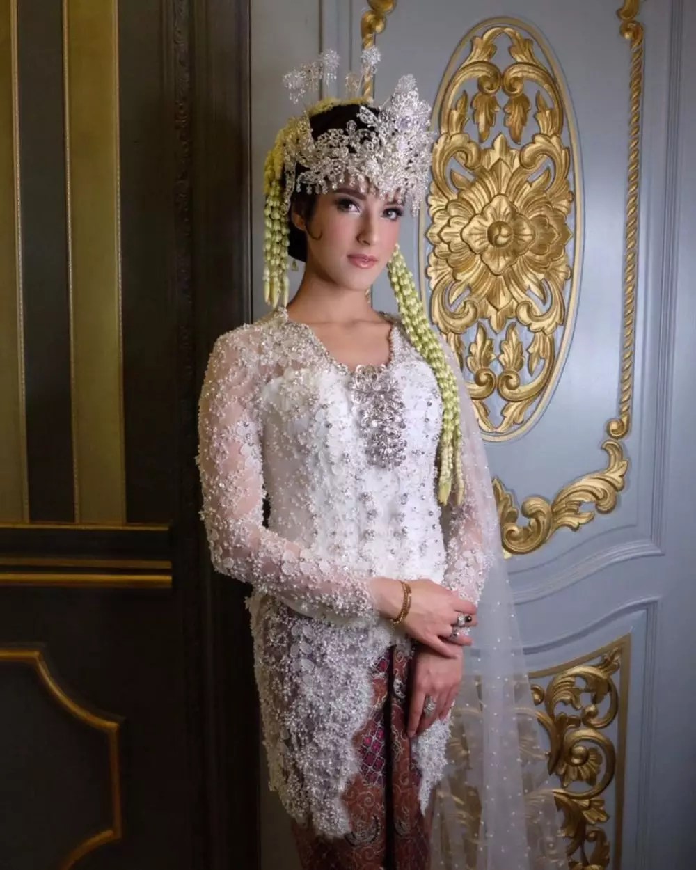 seleb pakai busana renzi lazuardi saat menikah © instagram seleb pakai busana renzi lazuardi saat menikah © instagram