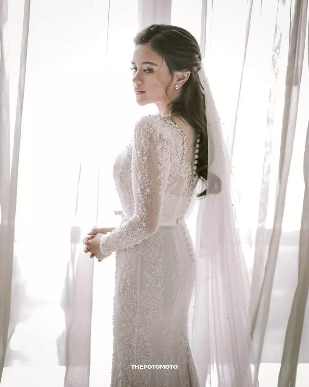 seleb pakai busana renzi lazuardi saat menikah © instagram seleb pakai busana renzi lazuardi saat menikah © instagram