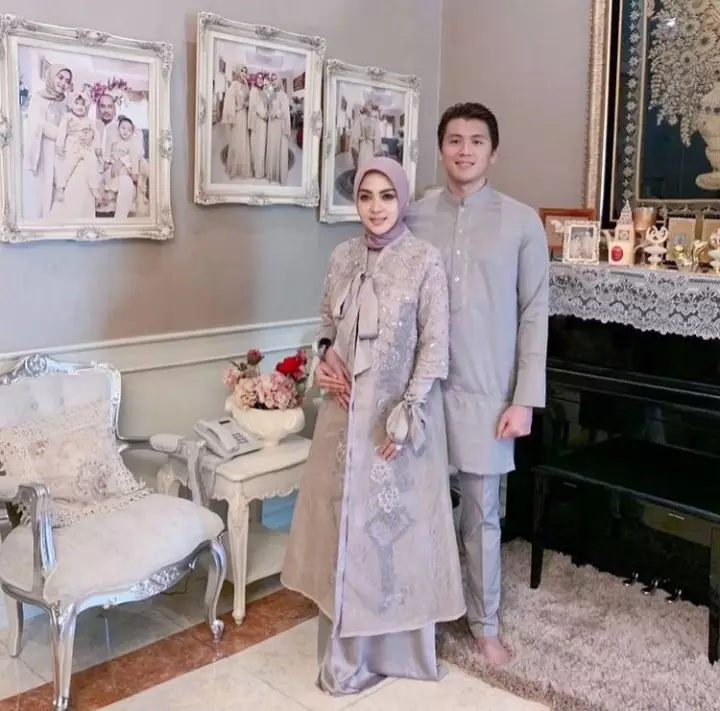 Pasangan seleb ini awalnya dikira bohongan Berbagai sumber 