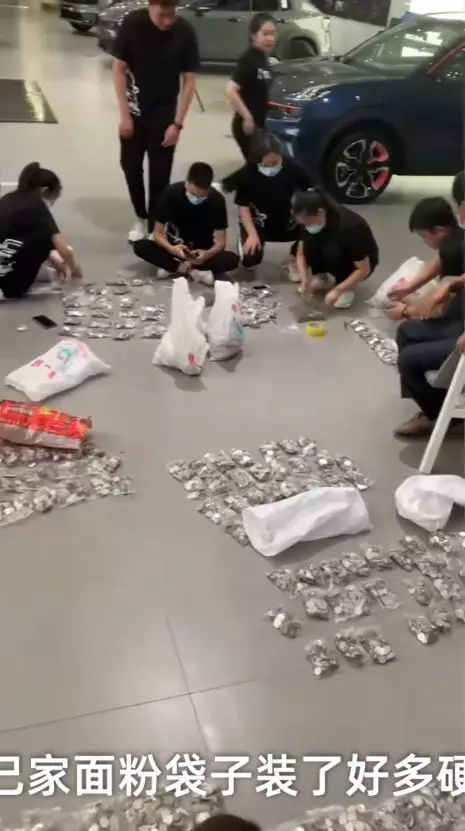 beli mobil pakai koin © 2021 berbagai sumber