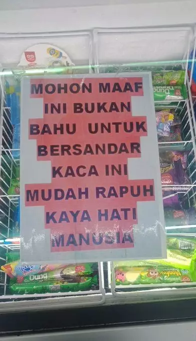 tulisan peringatan di toko yang lucu abis © 2021 twitter.com