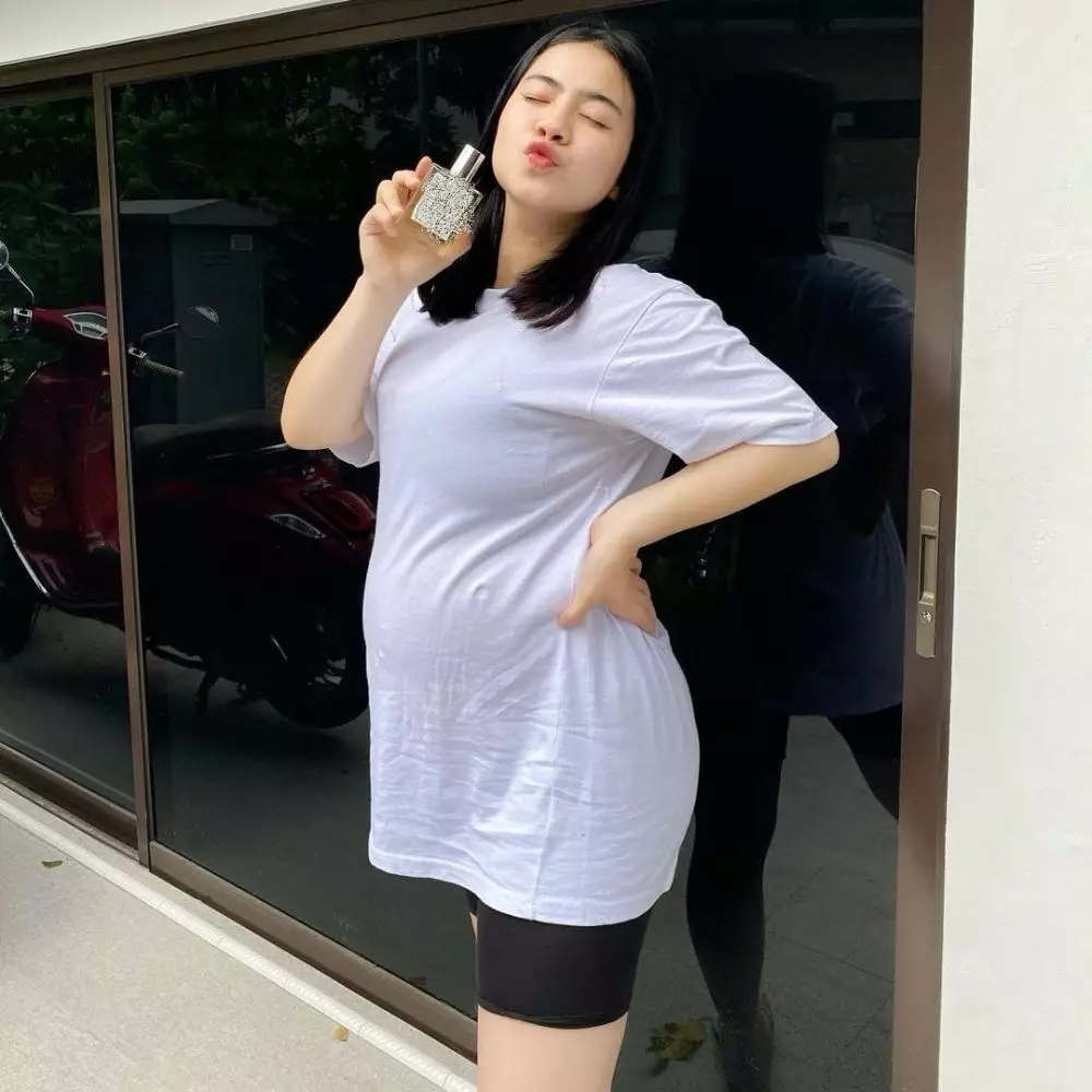 gaya outfit hamil ala felicya angelista © instagram