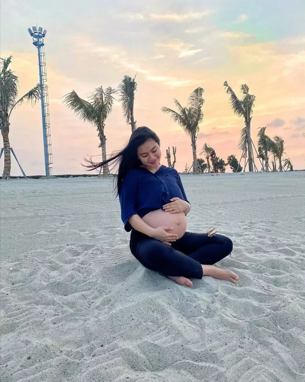 gaya outfit hamil ala felicya angelista © instagram