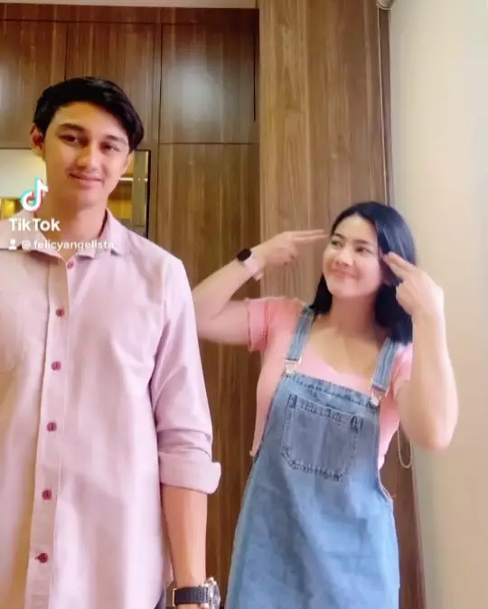 gaya outfit hamil ala felicya angelista © instagram