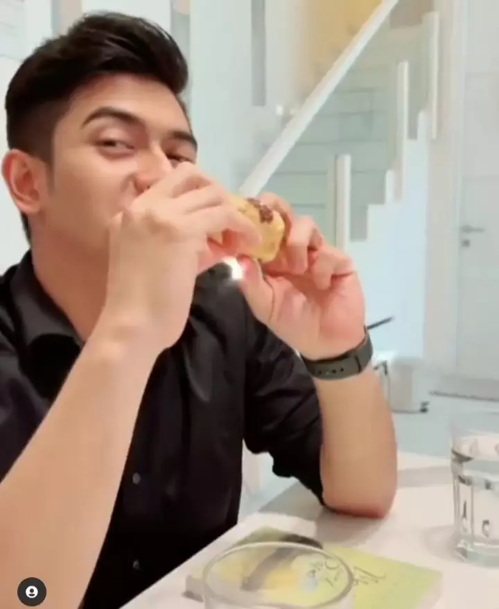 Potret tampan Teuku Ryan Berbagai sumber Potret tampan Teuku Ryan Berbagai sumber