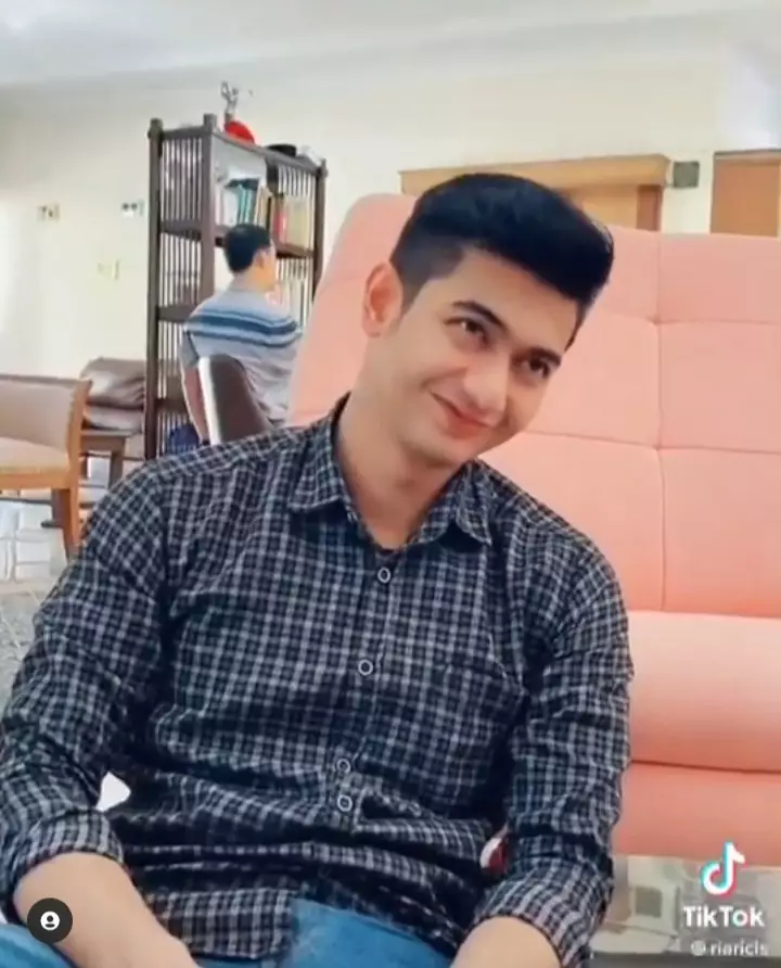 Potret tampan Teuku Ryan Berbagai sumber Potret tampan Teuku Ryan Berbagai sumber