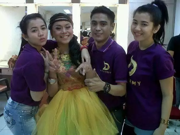 Gaya rambut Lesty Kejora saat jadi kontestan D'Academy dari berbagai sumber