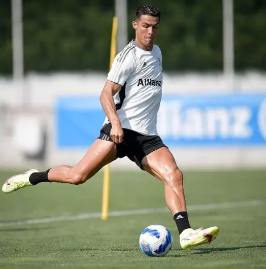 Cristiano Ronaldo balik ke MU dari berbagai sumber Cristiano Ronaldo balik ke MU dari berbagai sumber