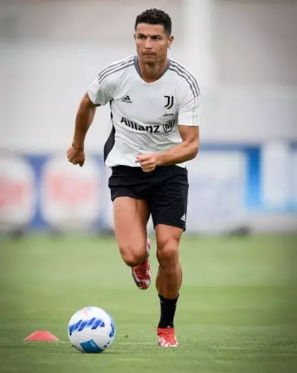 Cristiano Ronaldo balik ke MU dari berbagai sumber Cristiano Ronaldo balik ke MU dari berbagai sumber