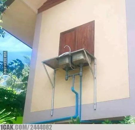 salah bikin balkon di rumah jadi nyeleneh © 2021 1cak.com salah bikin balkon di rumah jadi nyeleneh © 2021 1cak.com