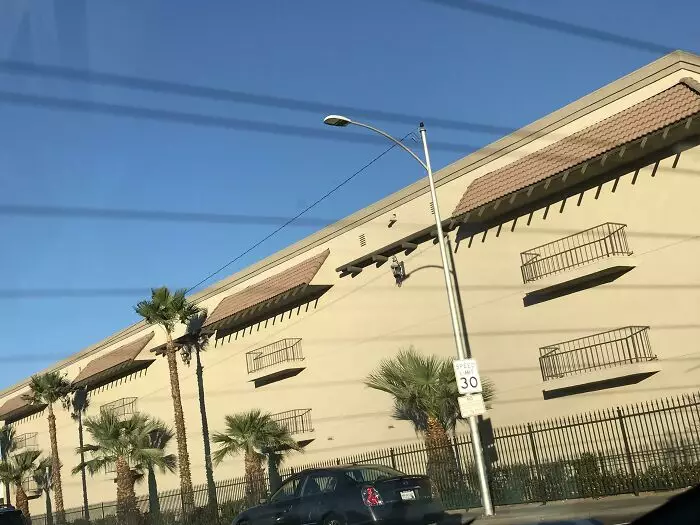 salah bikin balkon di rumah jadi nyeleneh © 2021 1cak.com salah bikin balkon di rumah jadi nyeleneh © 2021 1cak.com