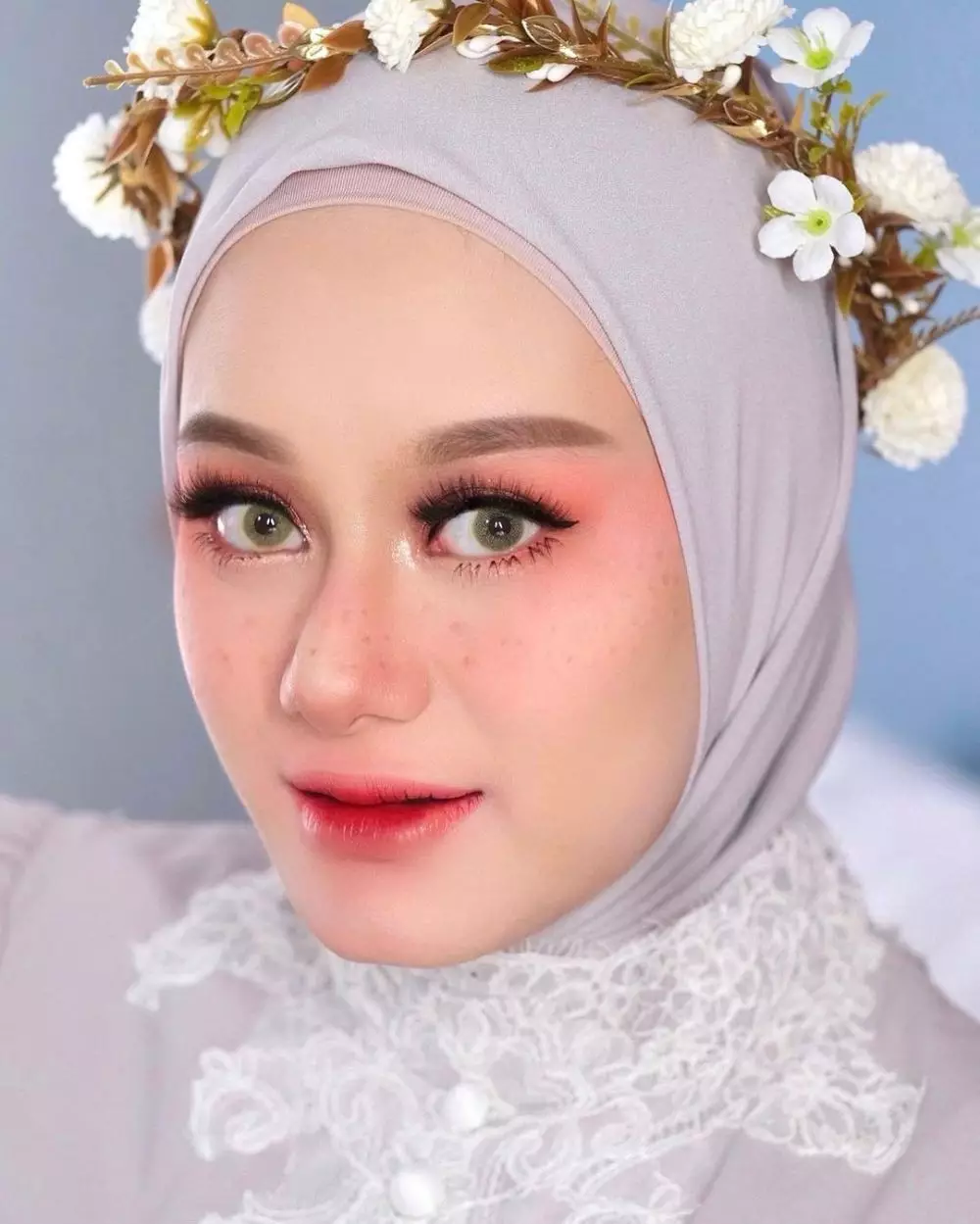 Dinda Hauw & Lesty pakai makeup tebal © 2021 berbagai sumber Dinda Hauw & Lesty pakai makeup tebal © 2021 berbagai sumber