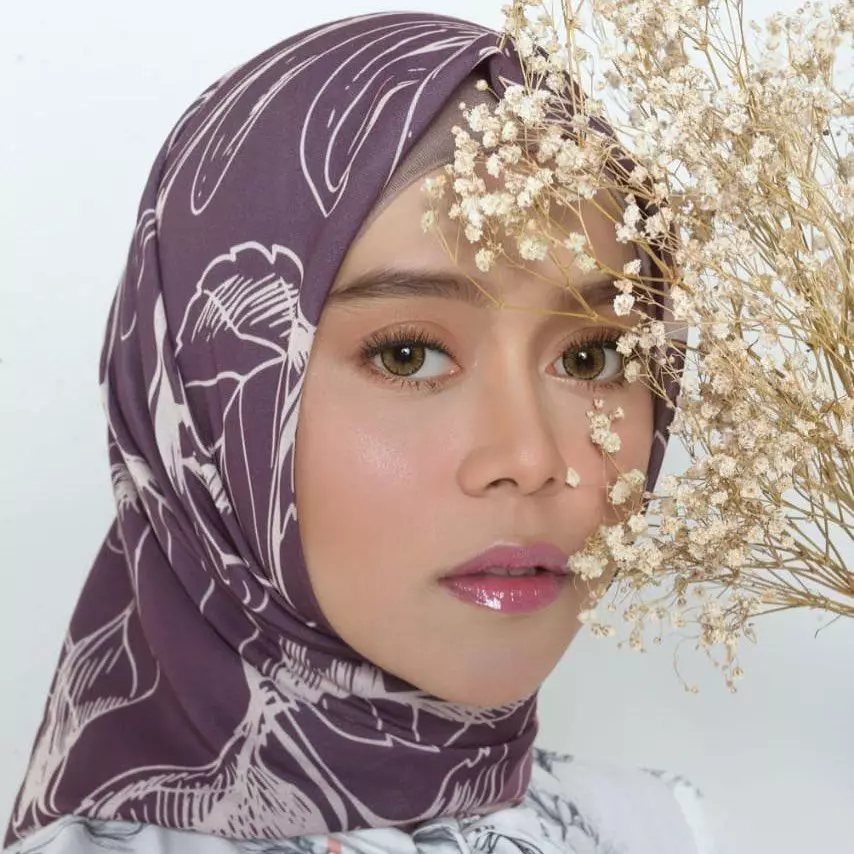 Dinda Hauw & Lesty pakai makeup tebal © 2021 berbagai sumber Dinda Hauw & Lesty pakai makeup tebal © 2021 berbagai sumber