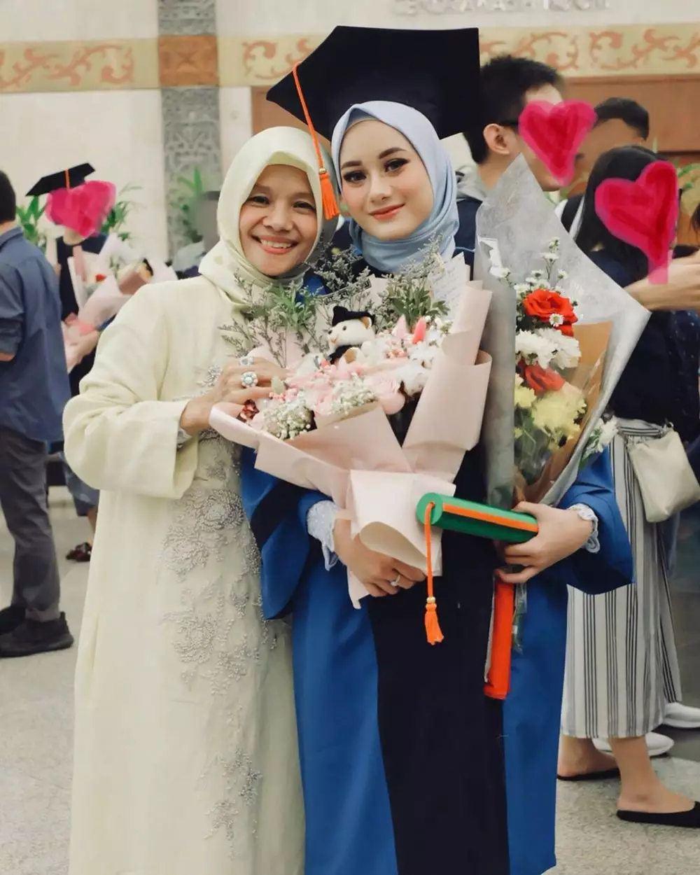 Dinda Hauw & Lesty pakai makeup tebal © 2021 berbagai sumber Dinda Hauw & Lesty pakai makeup tebal © 2021 berbagai sumber