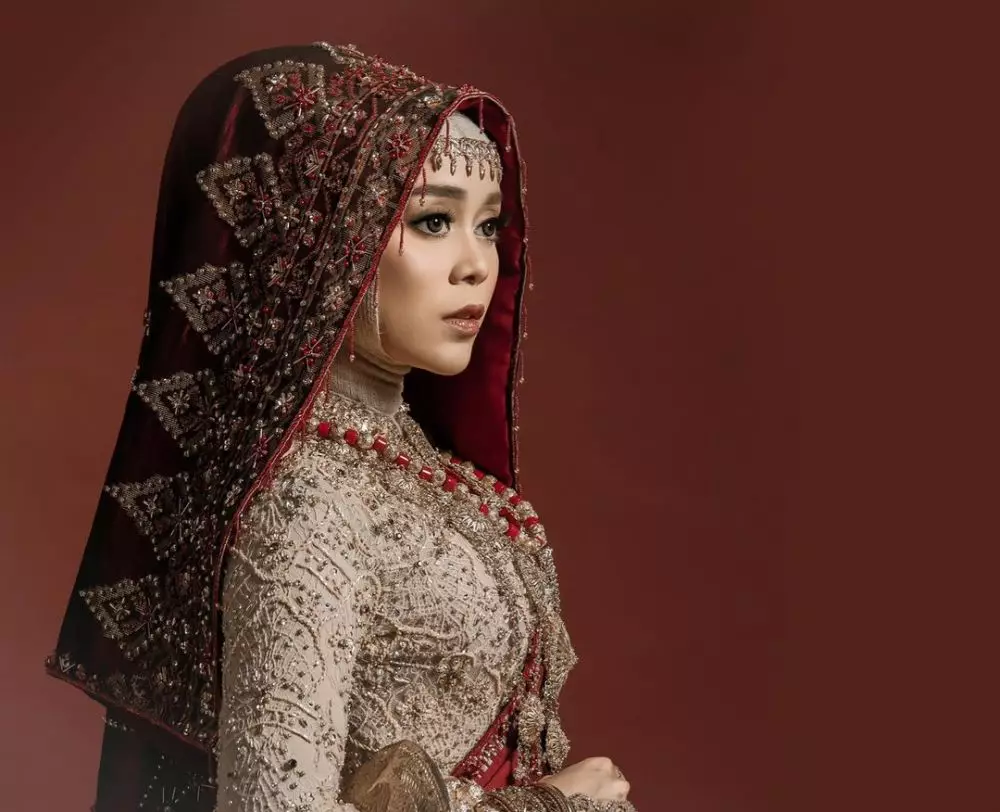 Dinda Hauw & Lesty pakai makeup tebal © 2021 berbagai sumber Dinda Hauw & Lesty pakai makeup tebal © 2021 berbagai sumber