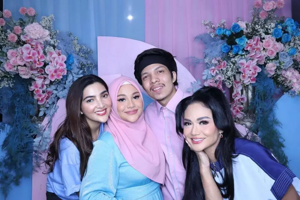 Momen manis gender reveal Aurel Hermansyah  Instagram © 2021 brilio.net