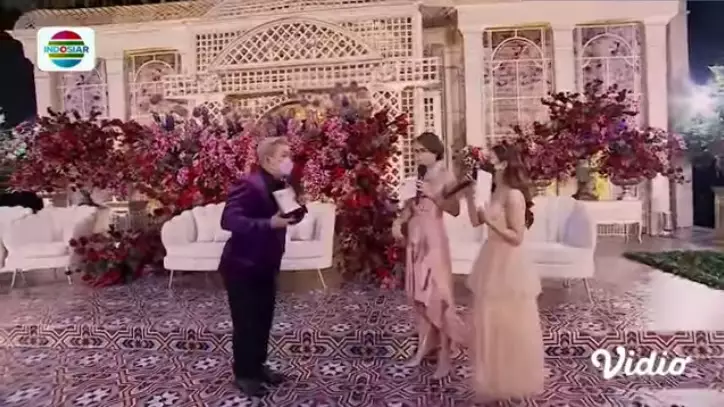 Tampilan dekorasi Tasyakuran Pernikahan Lesty-Billar berbagai sumber