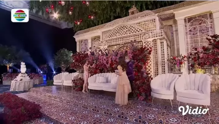 Tampilan dekorasi Tasyakuran Pernikahan Lesty-Billar berbagai sumber