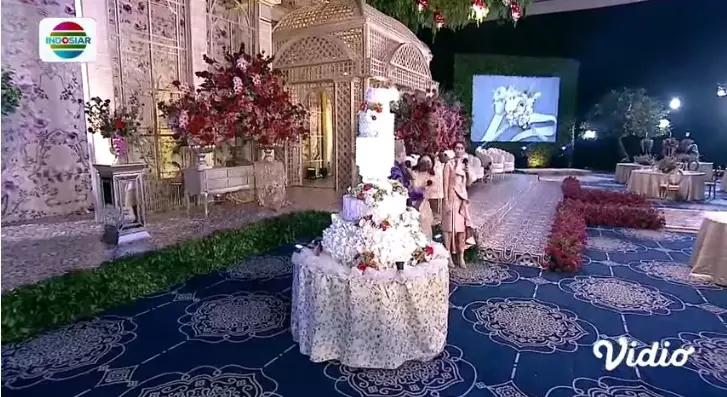 Tampilan dekorasi Tasyakuran Pernikahan Lesty-Billar berbagai sumber
