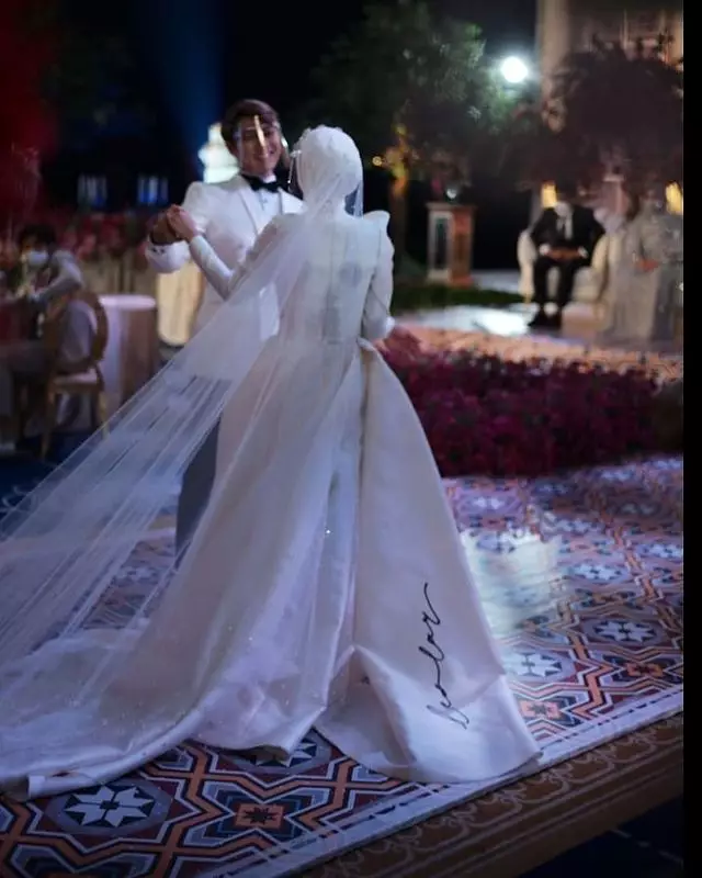 Detail gaun tasyakuran nikahan Lesty Kejora berbagai sumber Detail gaun tasyakuran nikahan Lesty Kejora berbagai sumber