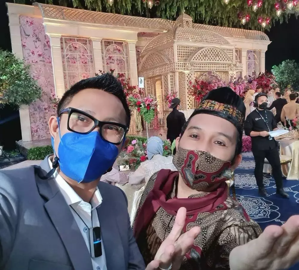 gaya seleb di acara tasyakuran pernikahan Lesty Billar © 2021 brilio.net gaya seleb di acara tasyakuran pernikahan Lesty Billar © 2021 brilio.net