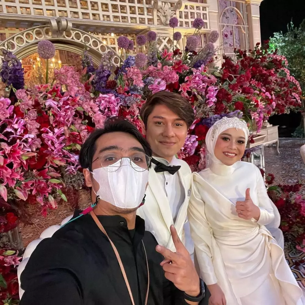 gaya seleb di acara tasyakuran pernikahan Lesty Billar © 2021 brilio.net gaya seleb di acara tasyakuran pernikahan Lesty Billar © 2021 brilio.net