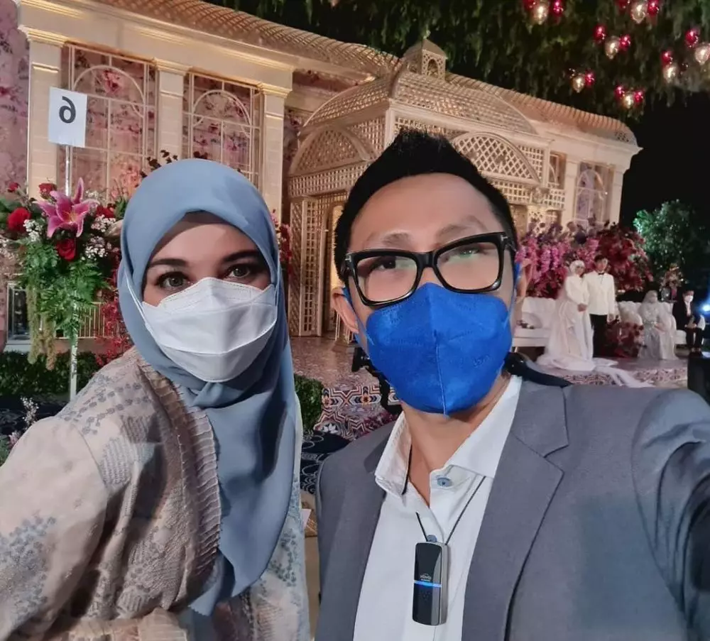 gaya seleb di acara tasyakuran pernikahan Lesty Billar © 2021 brilio.net gaya seleb di acara tasyakuran pernikahan Lesty Billar © 2021 brilio.net