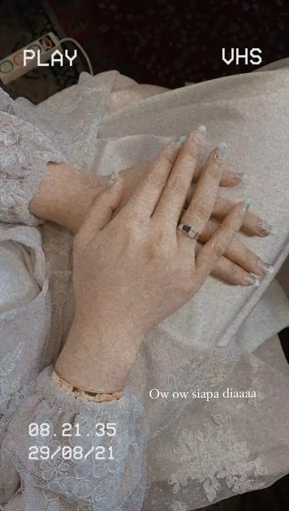 detail penampilan lesty di tasyakuran © 2021 brilio.net