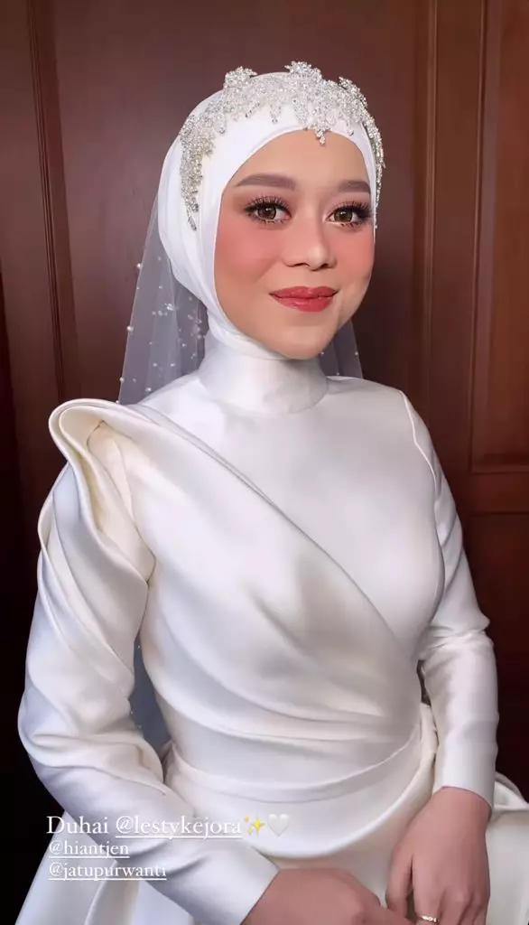 detail penampilan lesty di tasyakuran © 2021 brilio.net