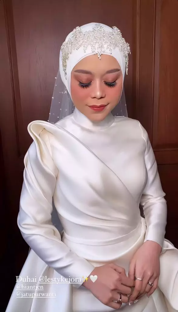 detail penampilan lesty di tasyakuran © 2021 brilio.net