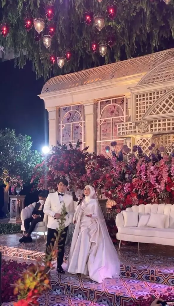 detail penampilan lesty di tasyakuran © 2021 brilio.net