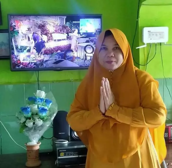 11 OOTD fans saat menyaksikan tasyakuran pernikahan Lesty-Billar berbagai sumber