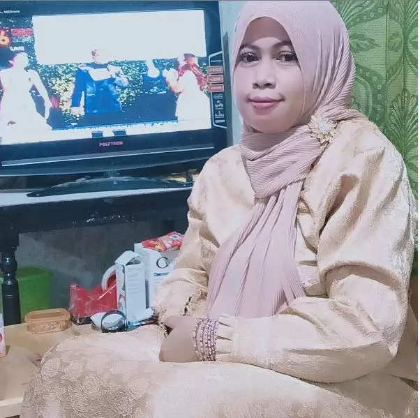 11 OOTD fans saat menyaksikan tasyakuran pernikahan Lesty-Billar berbagai sumber