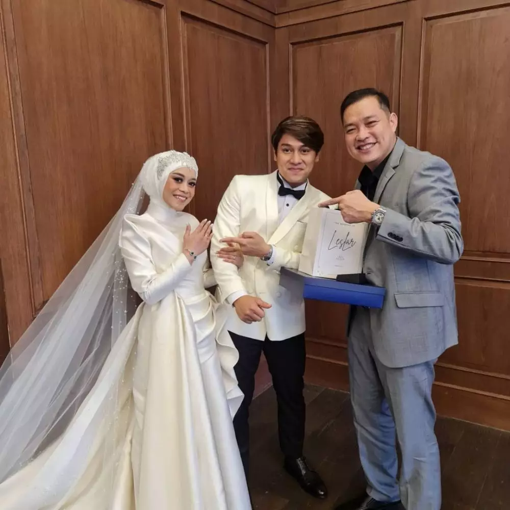 Gelang kesehatan Lesty © Instagram Gelang kesehatan Lesty © Instagram