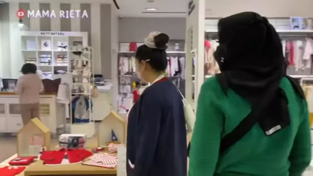 Nagita borong baju bayi © 2021 brilio.net