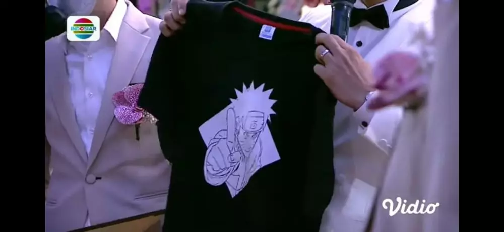 Unboxing kado grooms dan brides © 2021 brilio.net