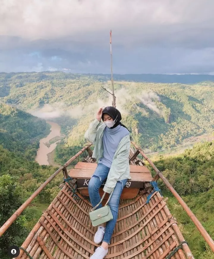 Pesona Nura, calon istri Danang DA Instagram/@hemasnura