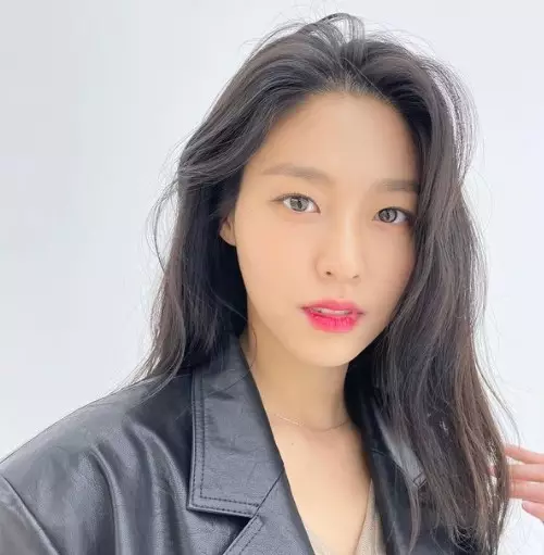 wanita ini dikabarkan pernah dekat dengan Lee Min-ho dari berbagai sumber