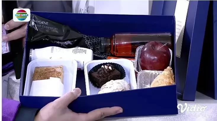 potret souvenir tasyakuran lesty dan billar © YouTube