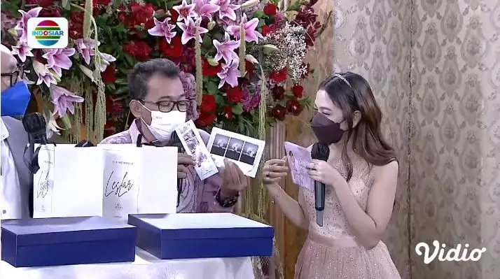 potret souvenir tasyakuran lesty dan billar © YouTube