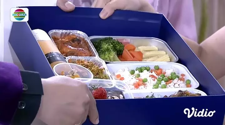 potret souvenir tasyakuran lesty dan billar © YouTube