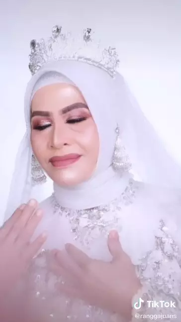 MUA ini rias seorang nenek © TikTok/@ranggajuans